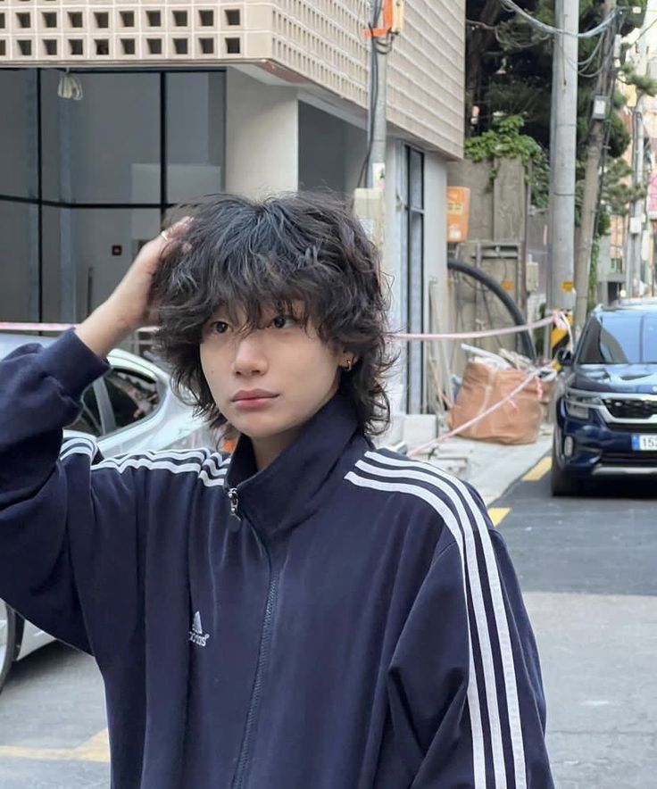 Messy Wolf Cut Men long hair