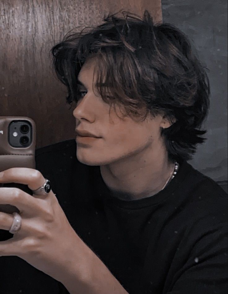 Shaggy Wolf Cut Men short hair